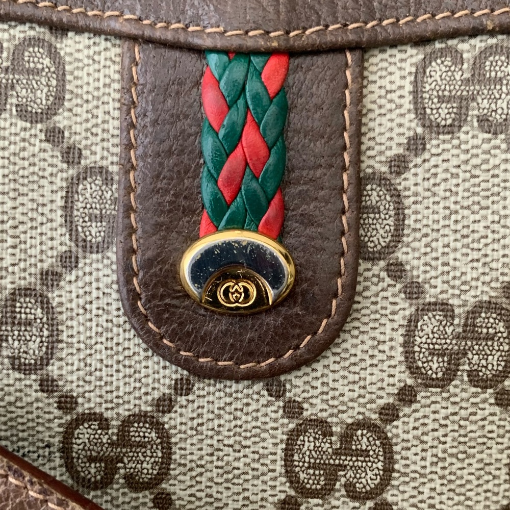 (28) GUCCI 70s Oval Crossbody - Picture 6 of 10
